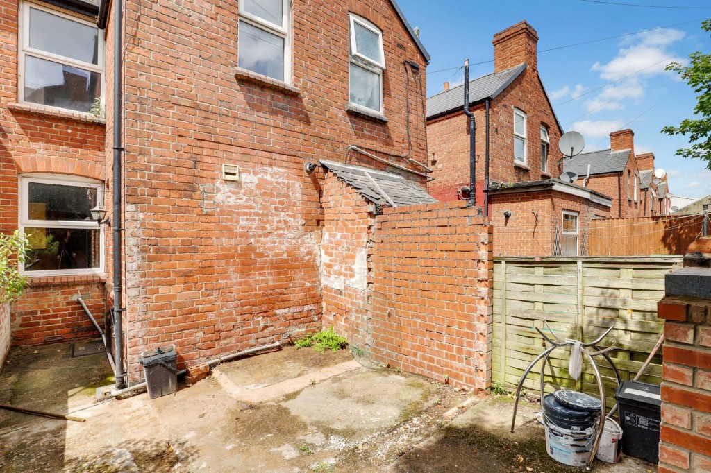 Charlesworth Avenue, Nottingham, NG7