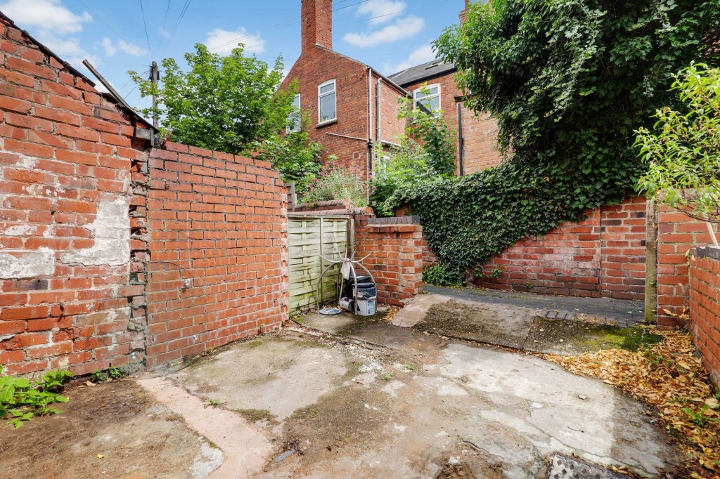 Charlesworth Avenue, Nottingham, NG7