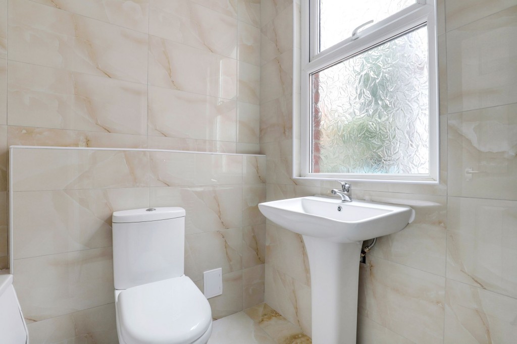 Charlesworth Avenue, Nottingham, NG7