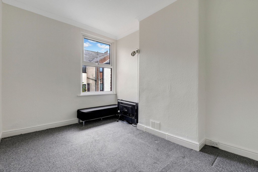 Charlesworth Avenue, Nottingham, NG7