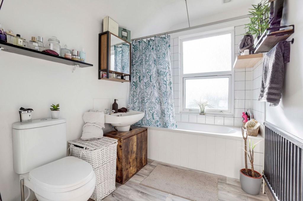 Vale Road, Colwick, NG4