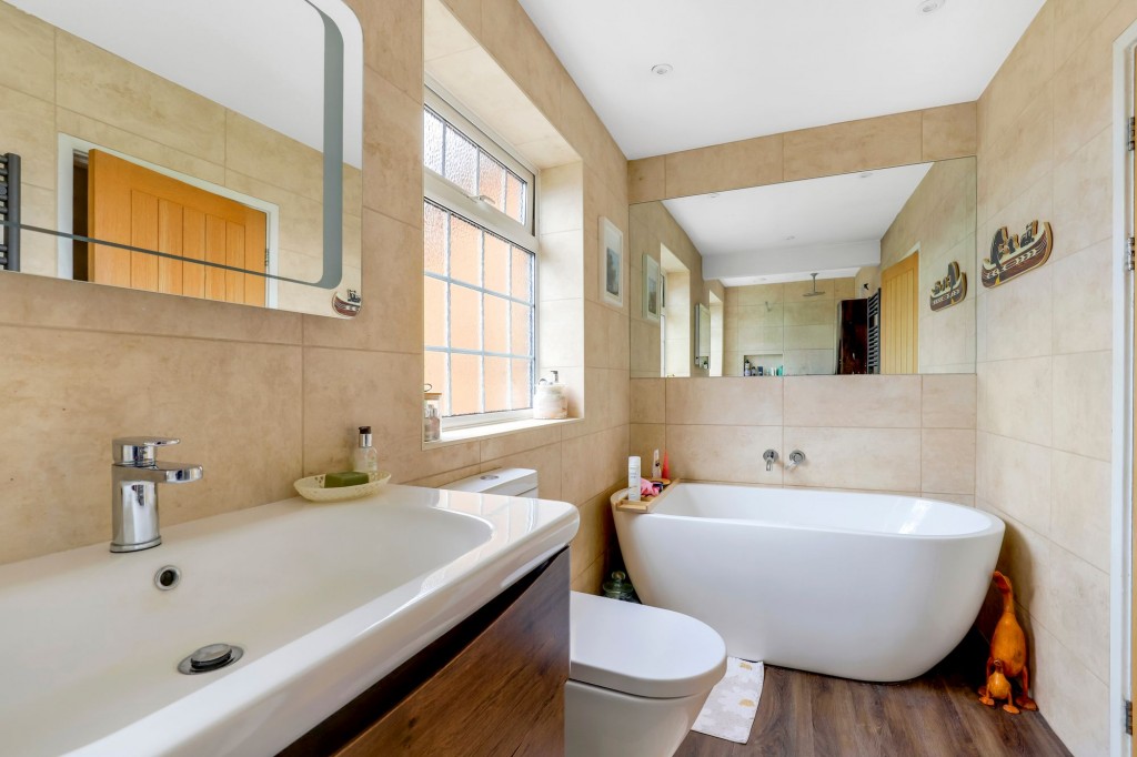 Angela Close, Arnold, NG5