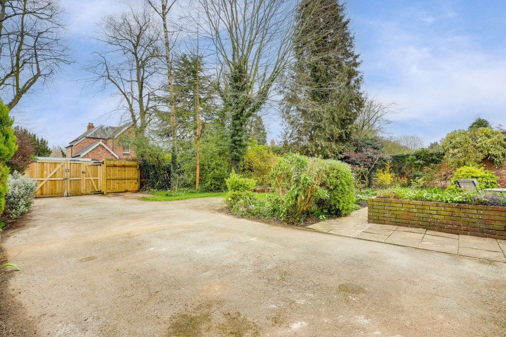 St. Helens Grove, Burton Joyce, NG14