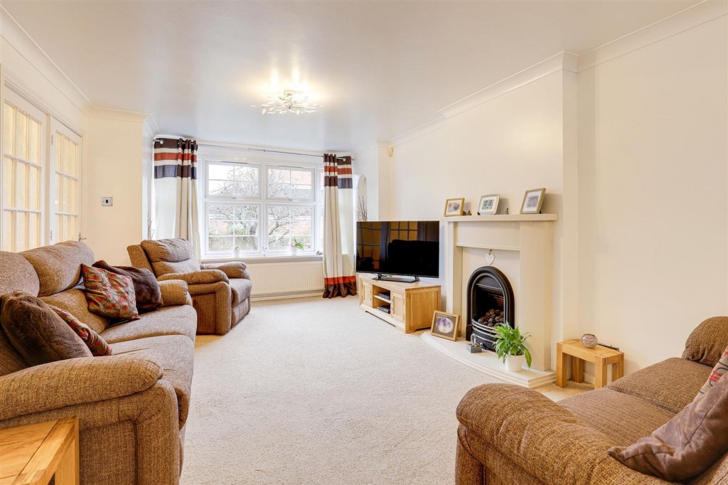 Larch Close, Arnold, NG5