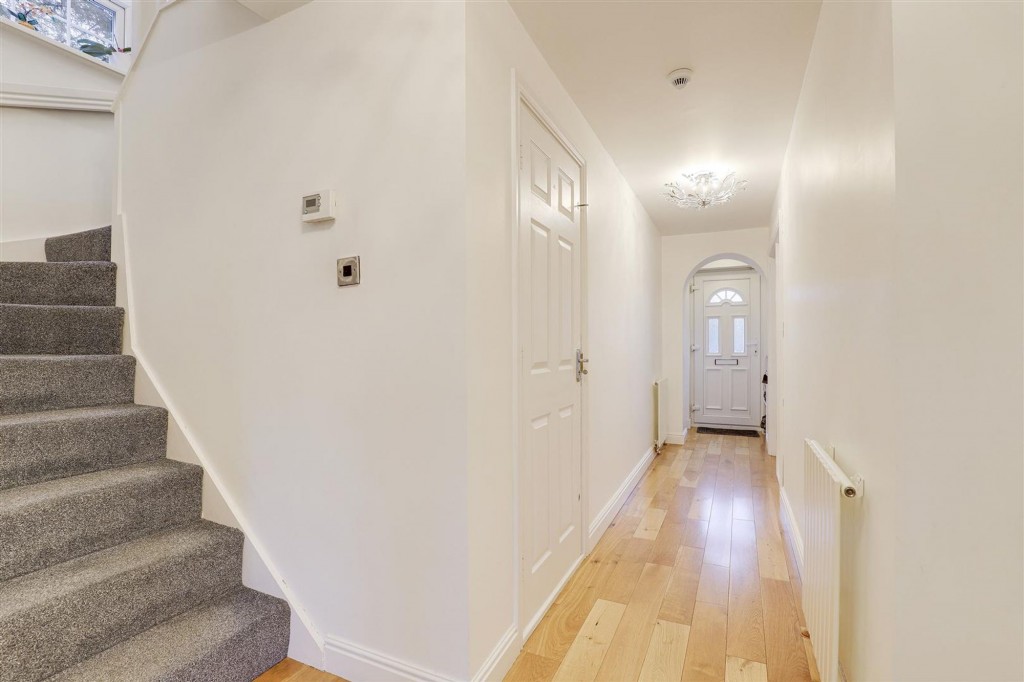 Larch Close, Arnold, NG5