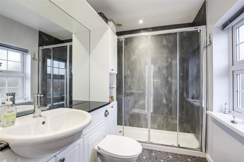 Larch Close, Arnold, NG5