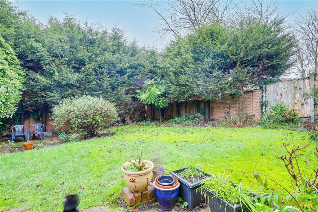 Larch Close, Arnold, NG5