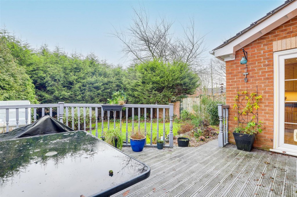 Larch Close, Arnold, NG5