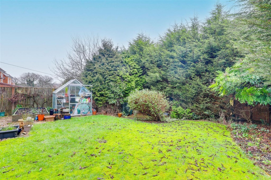 Larch Close, Arnold, NG5