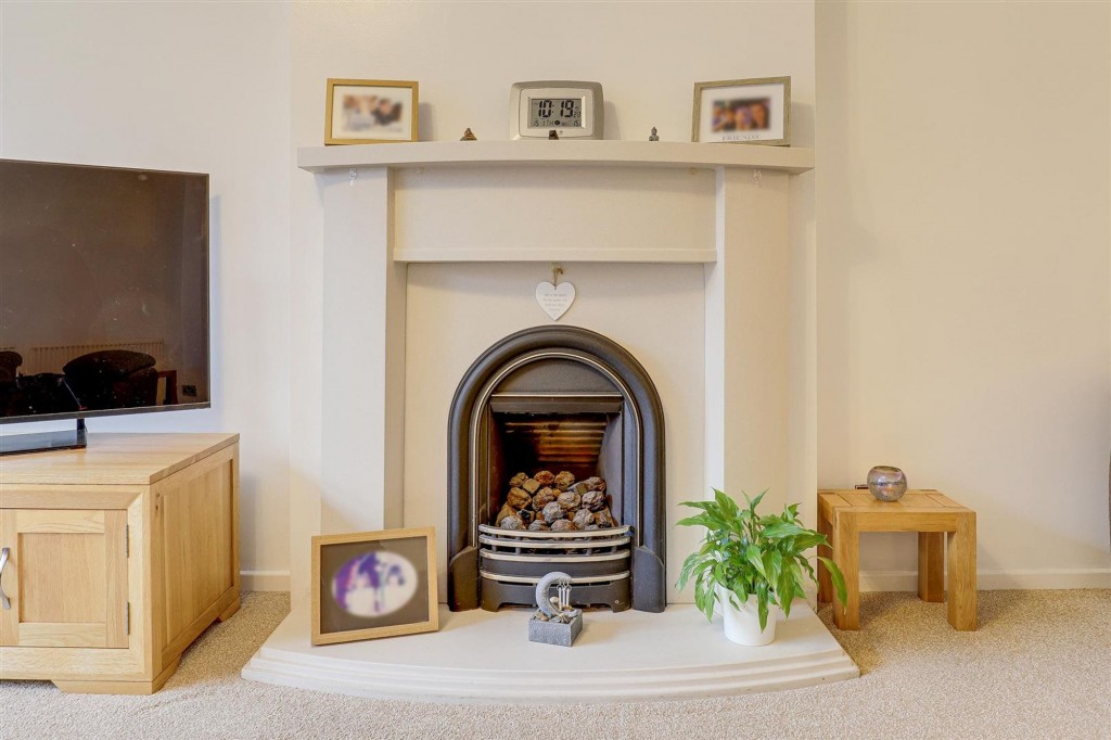 Larch Close, Arnold, NG5