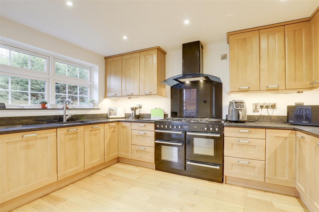 Larch Close, Arnold, NG5