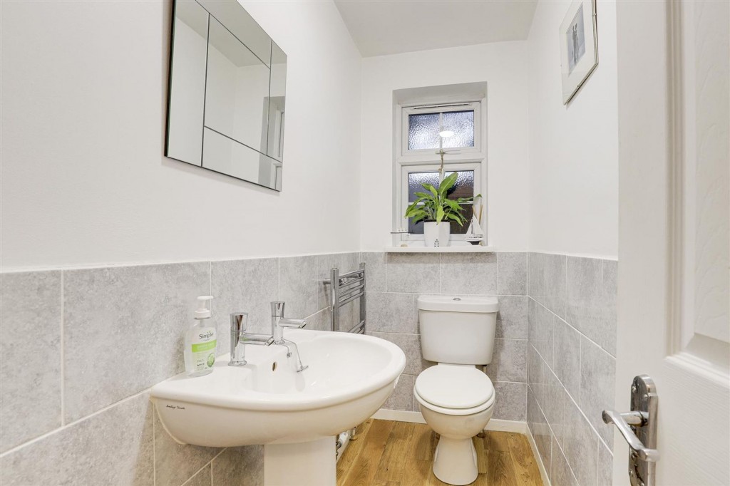 Larch Close, Arnold, NG5