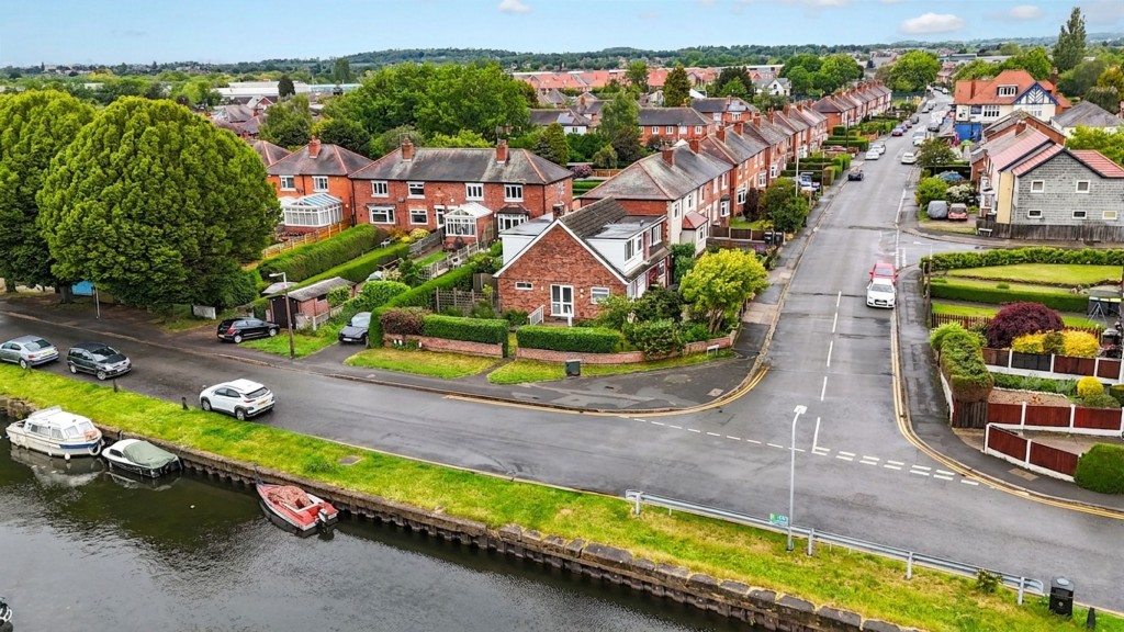 Canal Side, Beeston, NG9