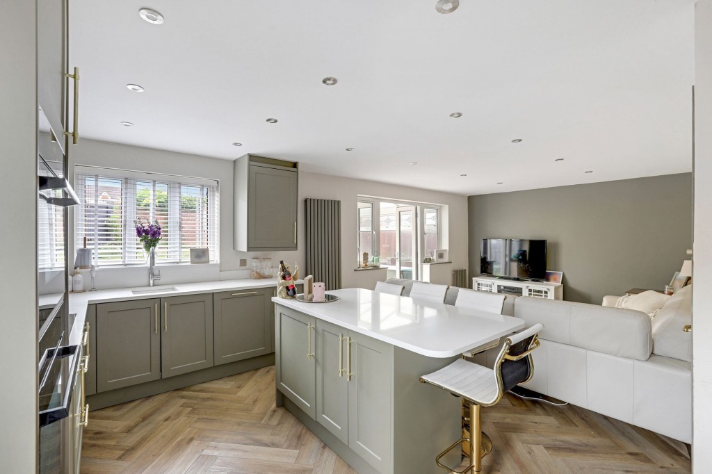 Fitzwilliam Drive, Forest Town, NG19