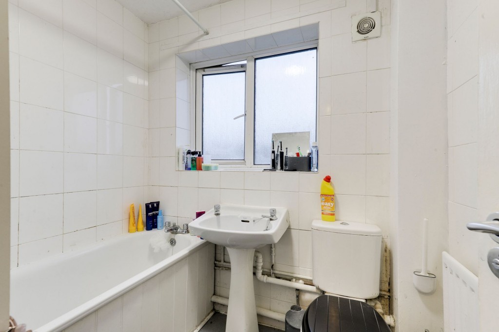 Hadrian Gardens, Nottingham, NG5