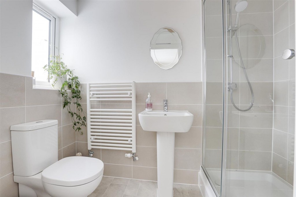 Hewer Close, Eastwood, NG16