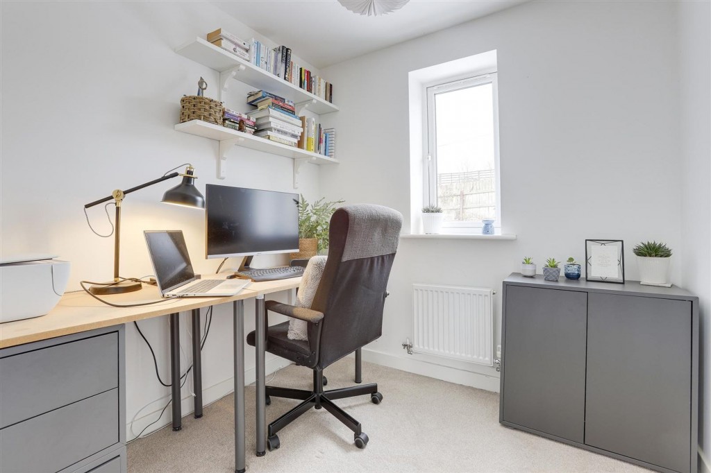 Hewer Close, Eastwood, NG16