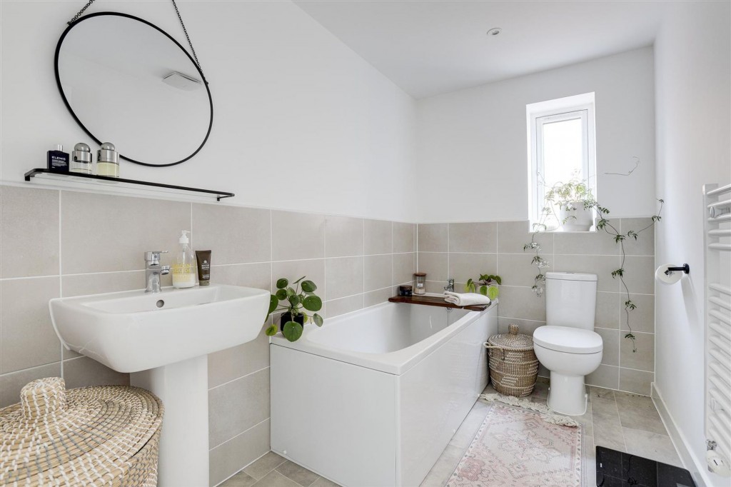 Hewer Close, Eastwood, NG16