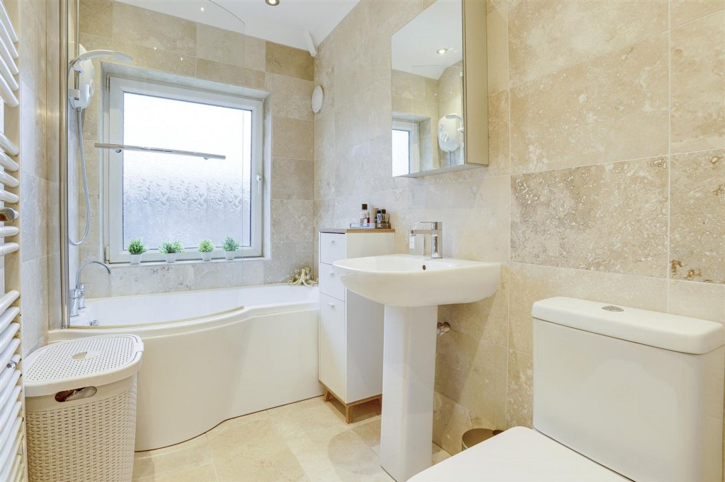 Henry Road, Beeston, NG9