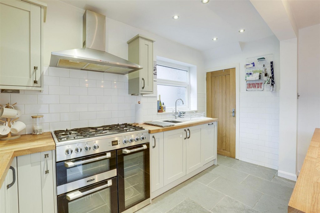 Henry Road, Beeston, NG9