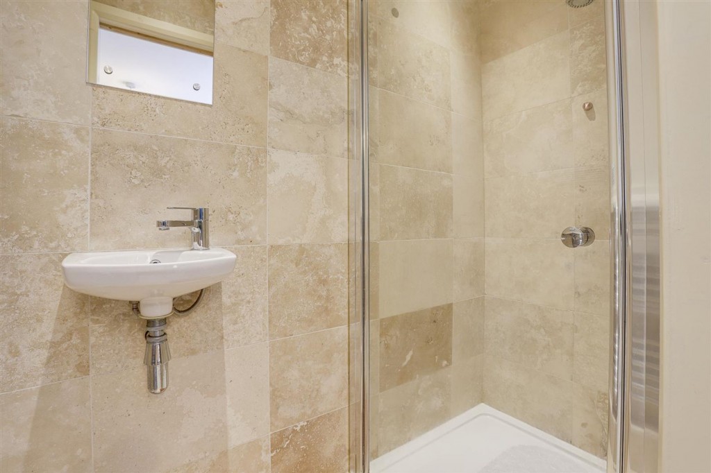 Henry Road, Beeston, NG9