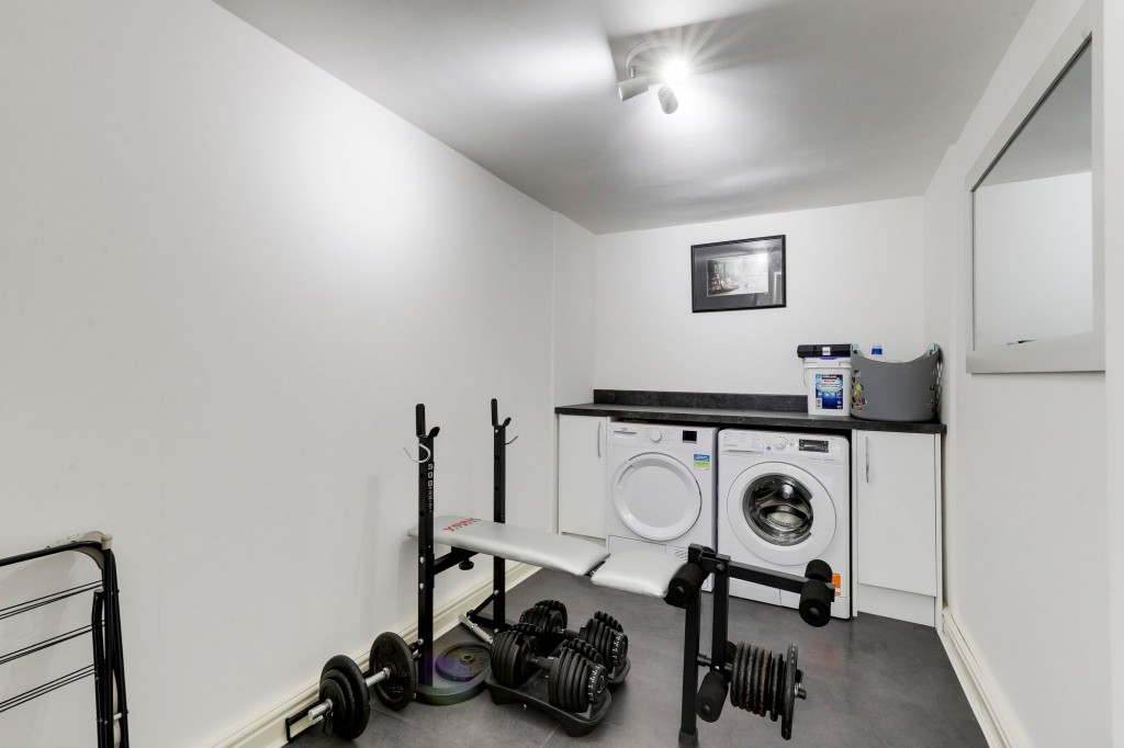 Derwent Drive, Kirkby-In-Ashfield, NG17