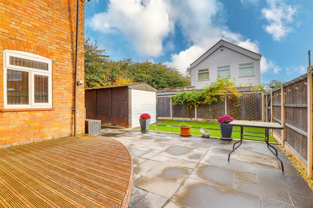 Meadow Road, Netherfield, NG4