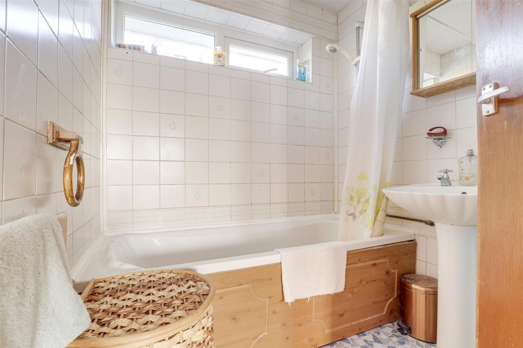 Third Avenue, Gedling, NG4