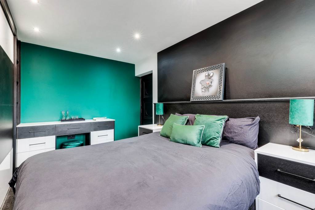 Derby Road, Bramcote, NG9