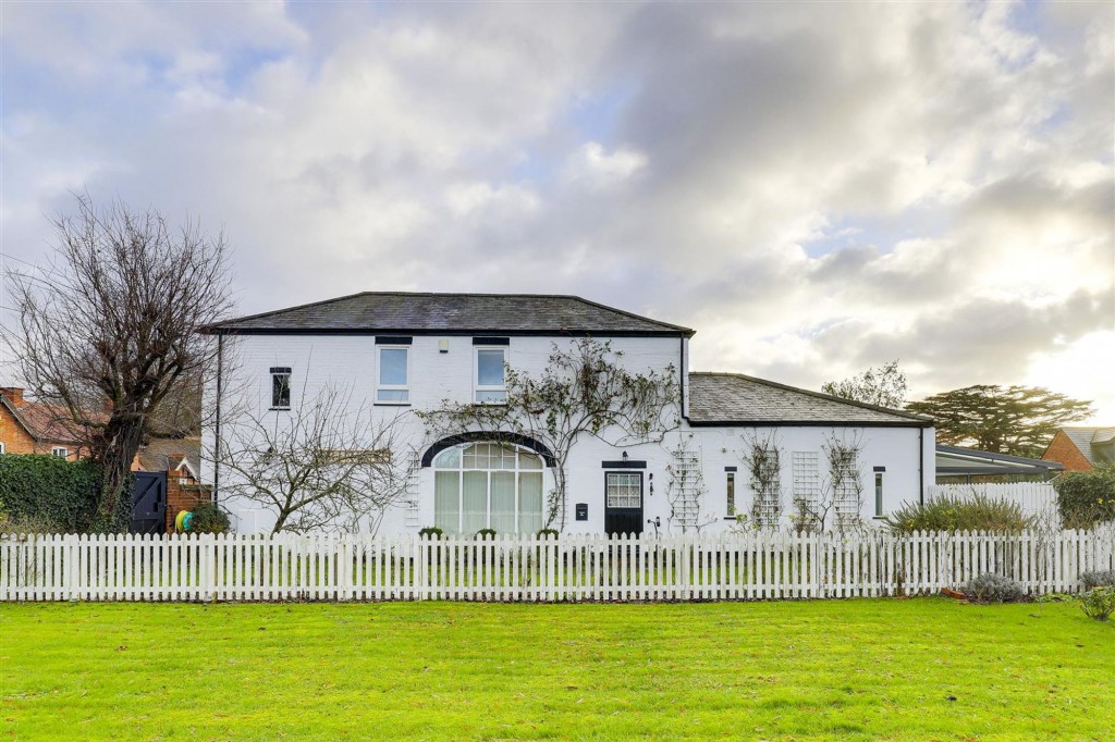 Village Road, Clifton Village, NG11