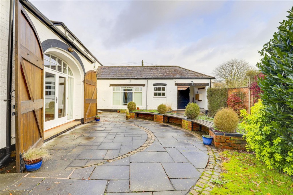 Village Road, Clifton Village, NG11