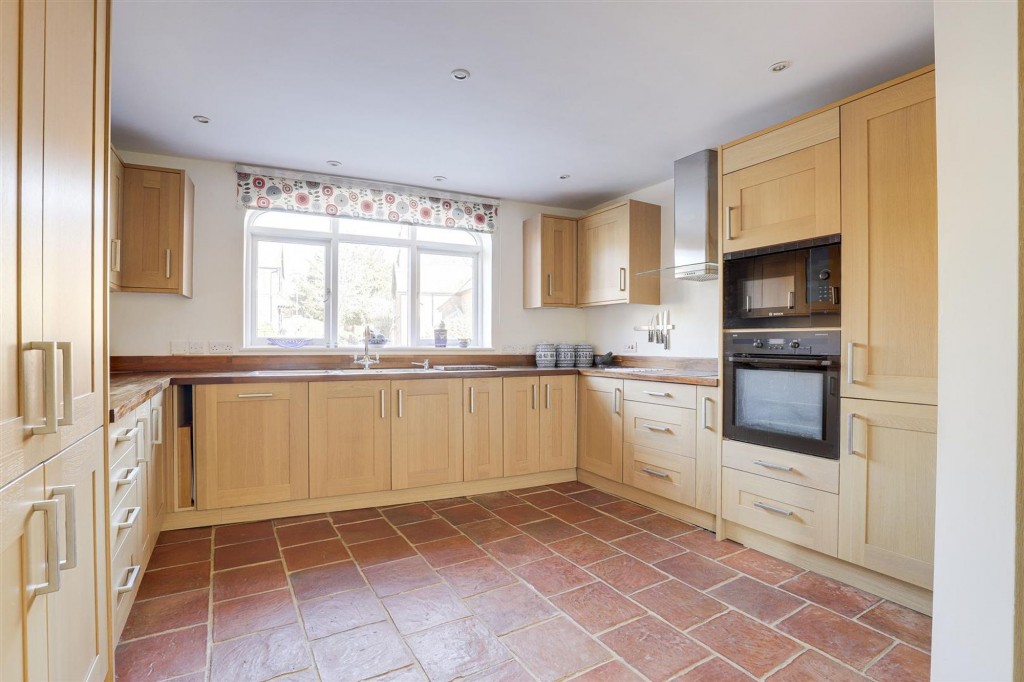 Village Road, Clifton Village, NG11