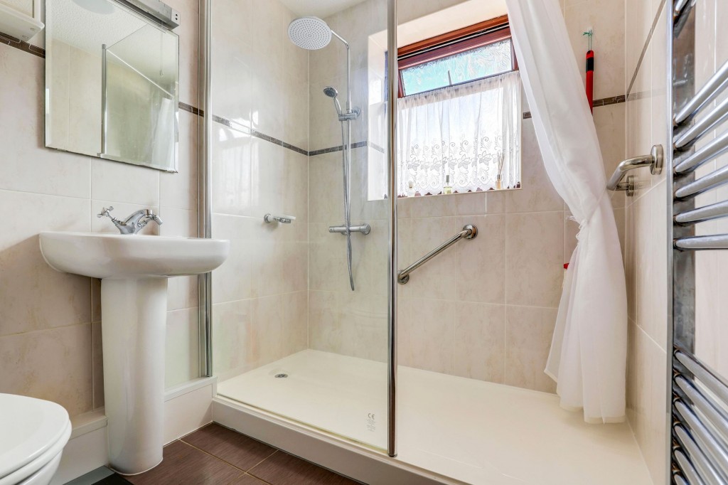 Kestrel Close, Carlton, NG4