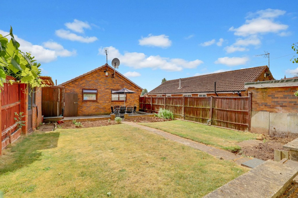 Kestrel Close, Carlton, NG4