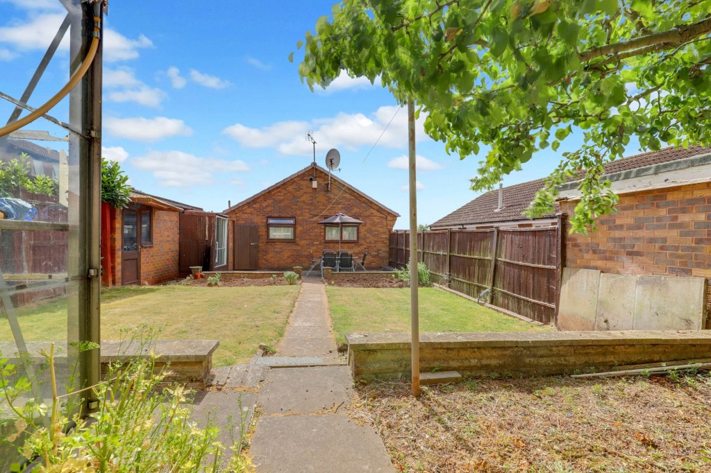Kestrel Close, Carlton, NG4