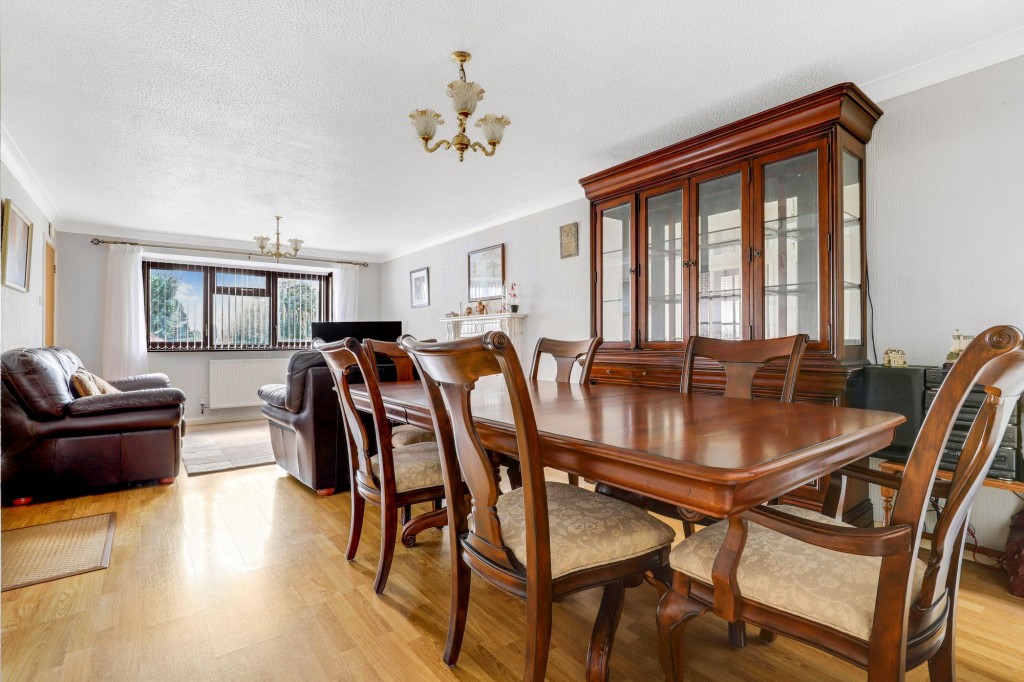 Kestrel Close, Carlton, NG4