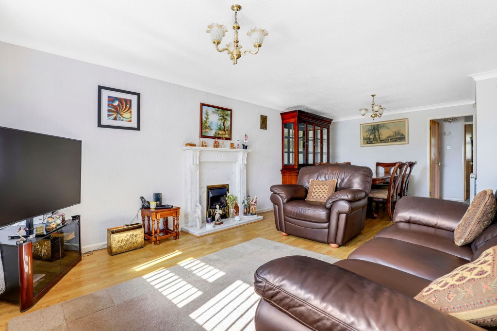Kestrel Close, Carlton, NG4