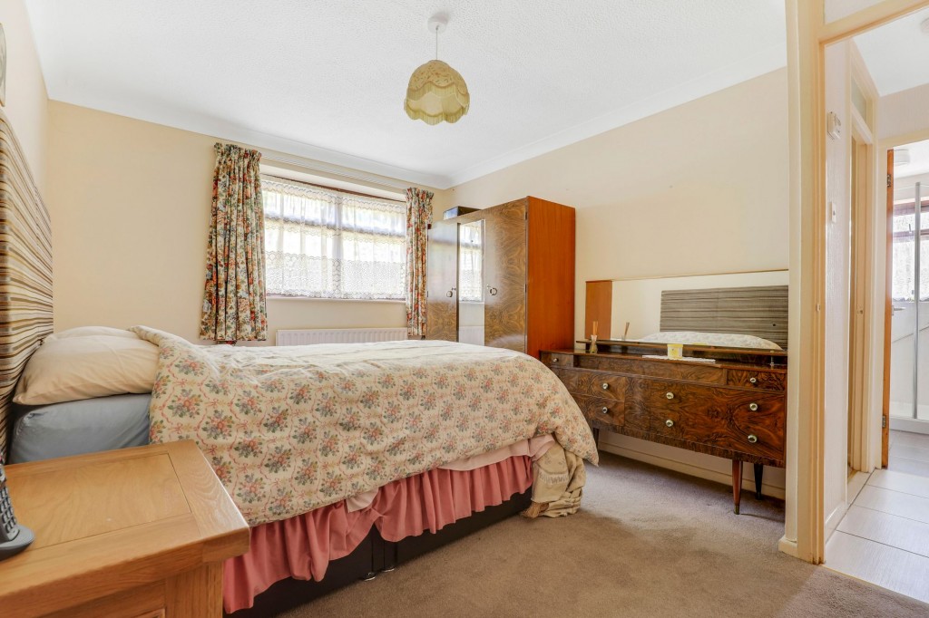 Kestrel Close, Carlton, NG4