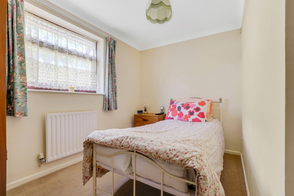 Kestrel Close, Carlton, NG4