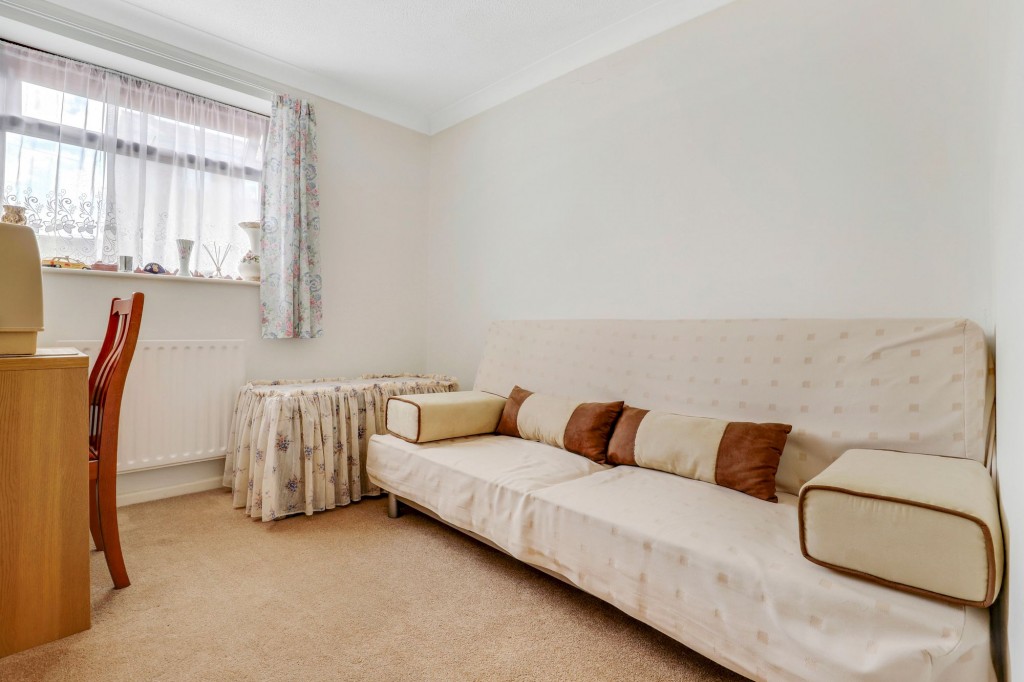 Kestrel Close, Carlton, NG4