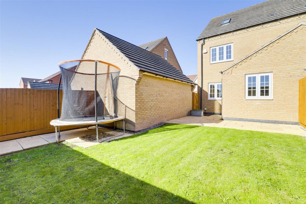 Ashington Drive, Arnold, NG5