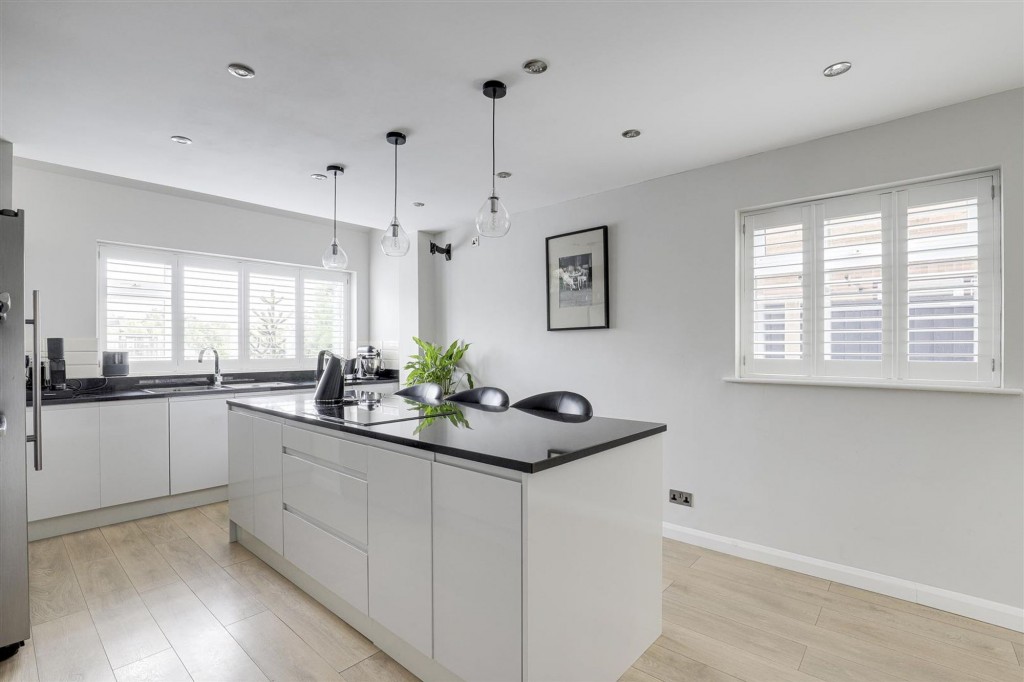 St. Marys Close, Attenborough, NG9