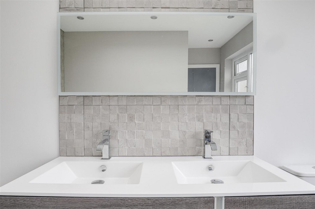 St. Marys Close, Attenborough, NG9