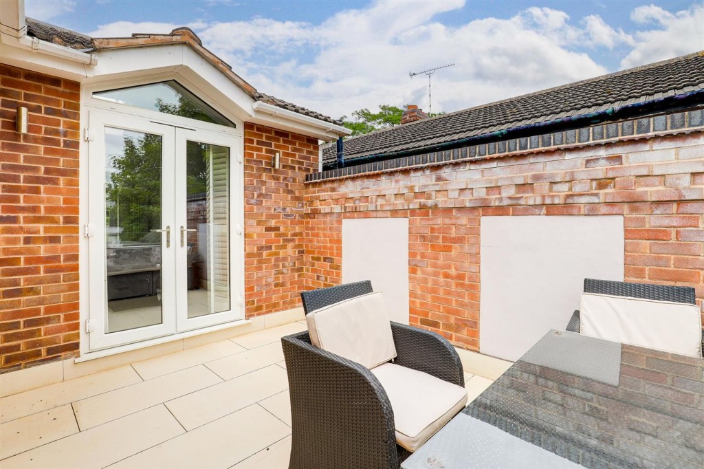 St. Marys Close, Attenborough, NG9