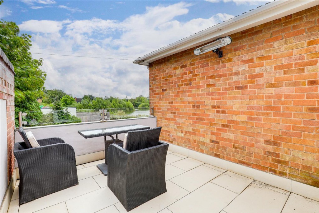 St. Marys Close, Attenborough, NG9