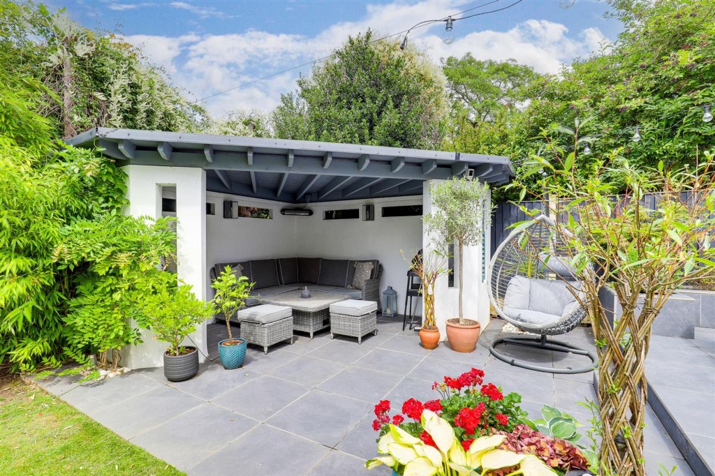 St. Marys Close, Attenborough, NG9