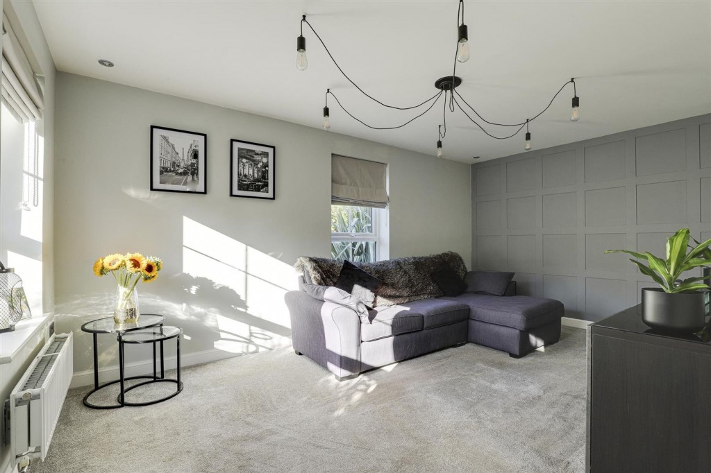 Gum Tree Close, Edwalton, NG12