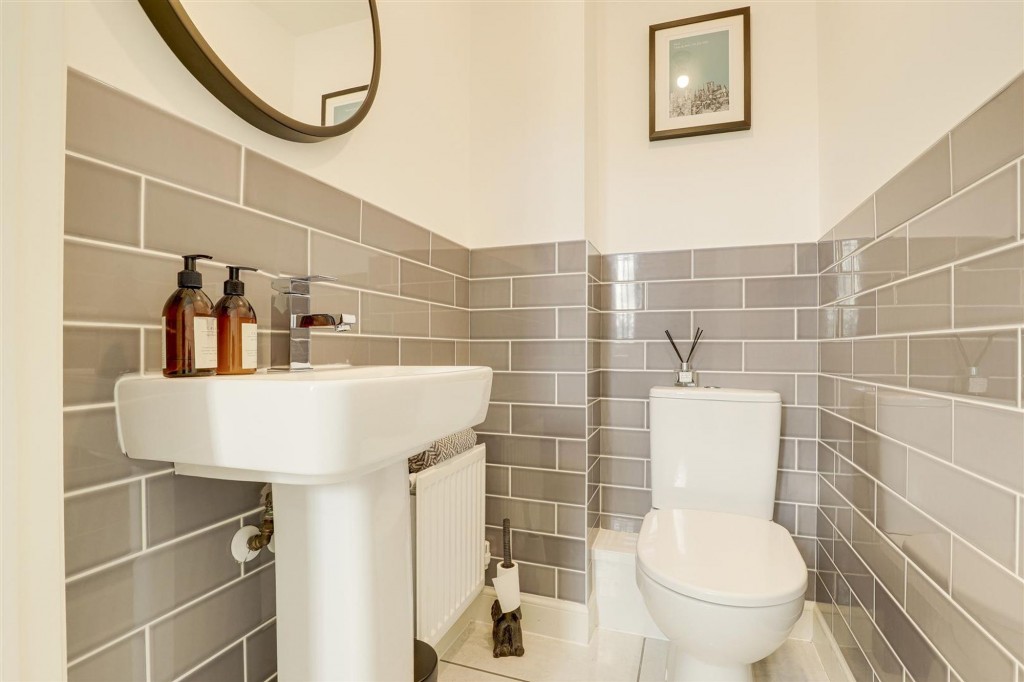 Gum Tree Close, Edwalton, NG12