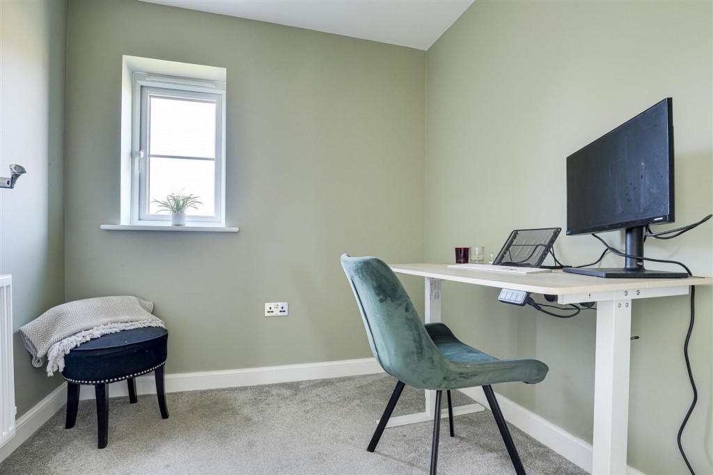 Gum Tree Close, Edwalton, NG12