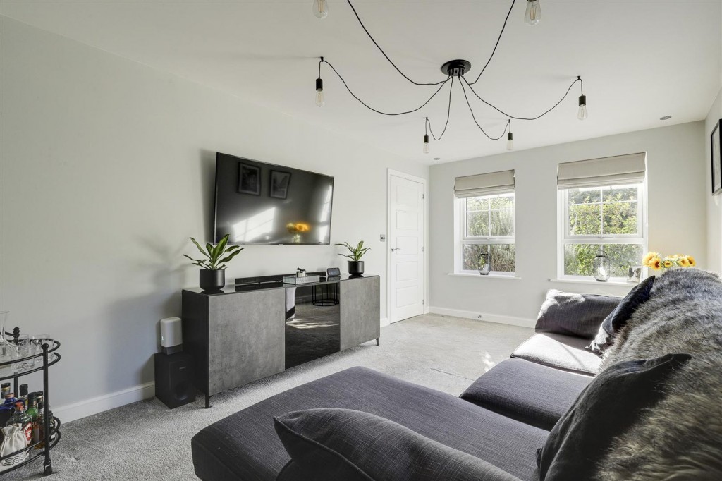 Gum Tree Close, Edwalton, NG12